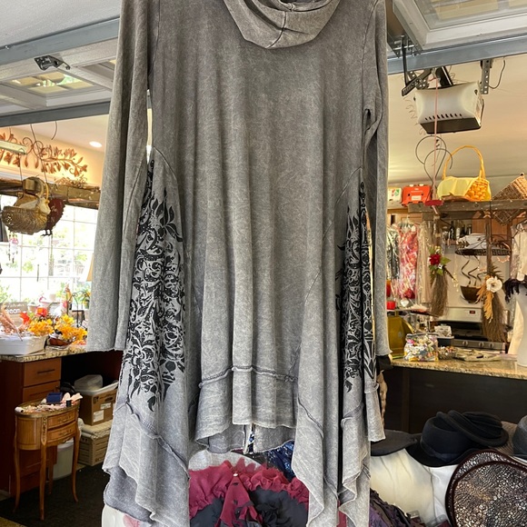 Sweater🖤 - Picture 3 of 10